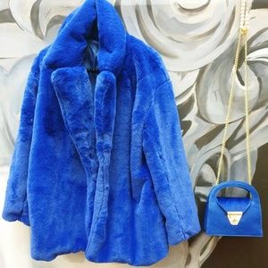 Jacket with an purse